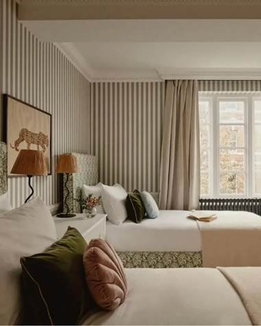 Why Businesses Book Direct with Us image